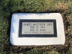 Customized lawn-level memorial